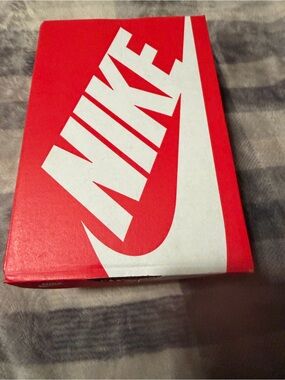 Little Girl’s NIKE Shoes ~ Size 7C ~ Brand new in box!